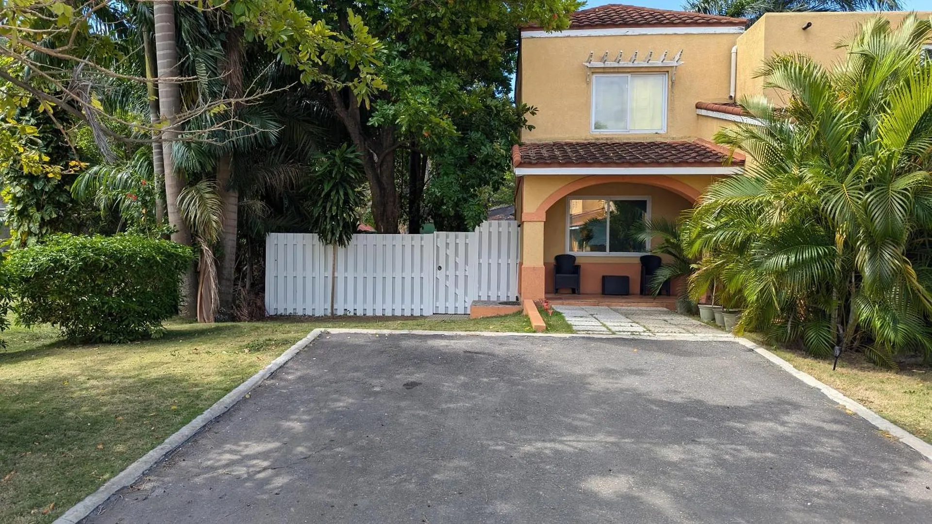 Mobay Las Palmas Montego Bay